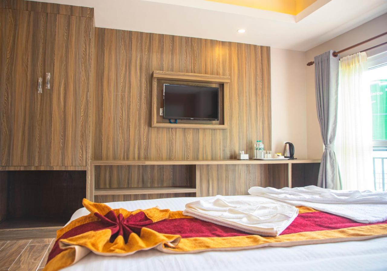 Hotel Pushkar Pokhara Bagian luar foto