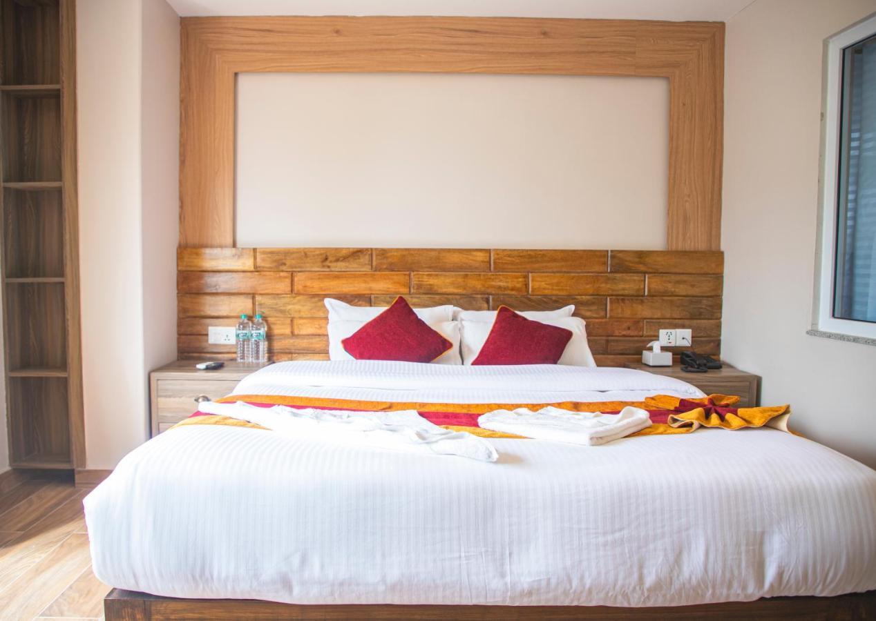 Hotel Pushkar Pokhara Bagian luar foto