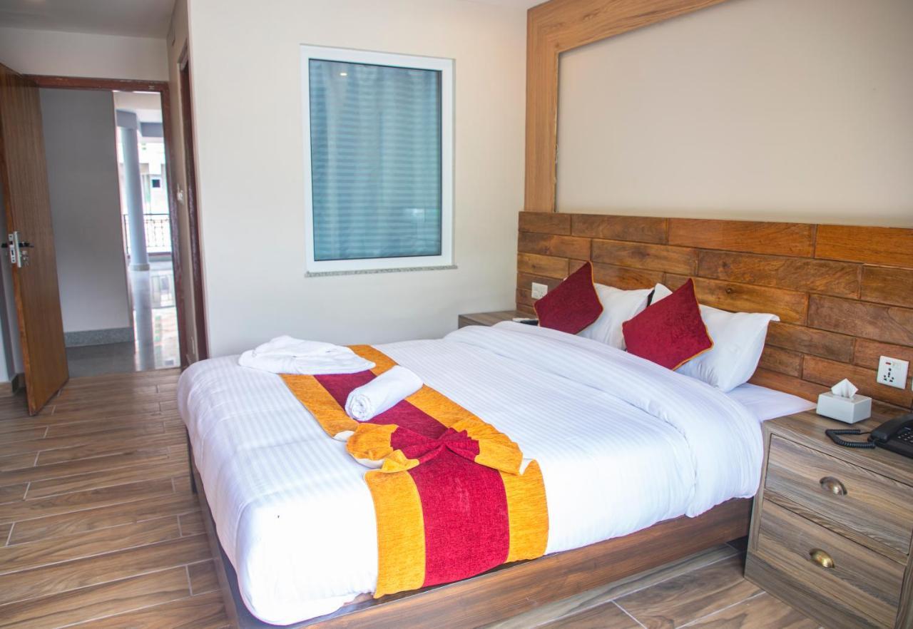 Hotel Pushkar Pokhara Bagian luar foto