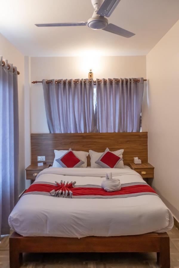 Hotel Pushkar Pokhara Bagian luar foto